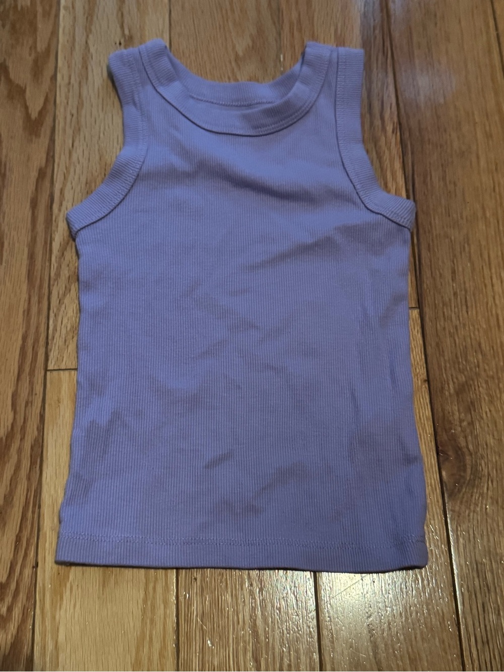8 tank tops - Picture 4 of 9